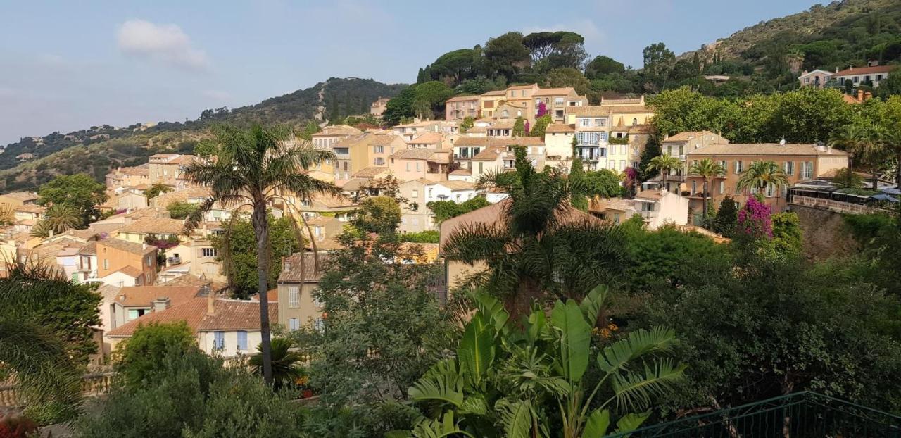 L'Odyssee Provencale, Un Duplex De Charme De 2 Chambres Au Pied Du Village Medieval De Bormes-Les-Mimosas, Offrant Des Prestations Haut De Gamme Et Une Superbe Vue Sur Le Massif Des Maures Екстериор снимка